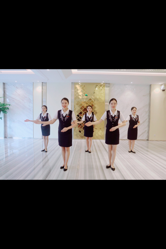 優(yōu)雅服務(wù)，專業(yè)形象——四川農(nóng)興信合酒店員工服務(wù)禮儀與技能培訓(xùn)（女士篇）