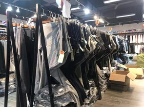 勁爆 鳳崗聯(lián)泰廠秋季服裝員工福利展廳大開倉(cāng) 還有t恤免費(fèi)送