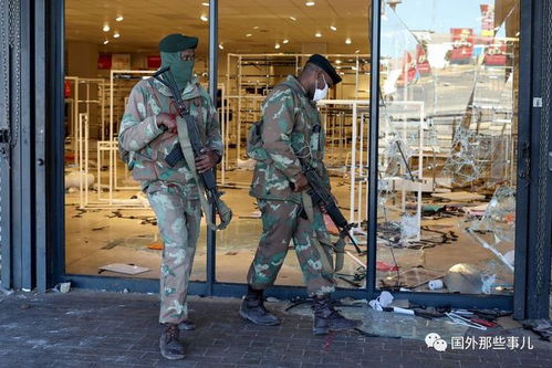 購物中心發(fā)生踩踏事件,至少10人喪生